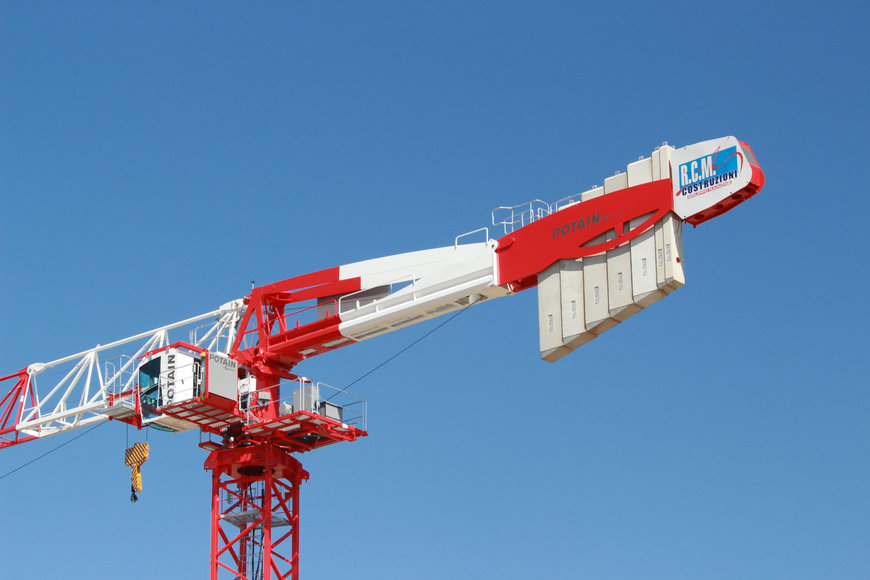 Grove GMK6400 erects two Potain MDT 319 cranes for waterfront Porta del Mare development in Italy